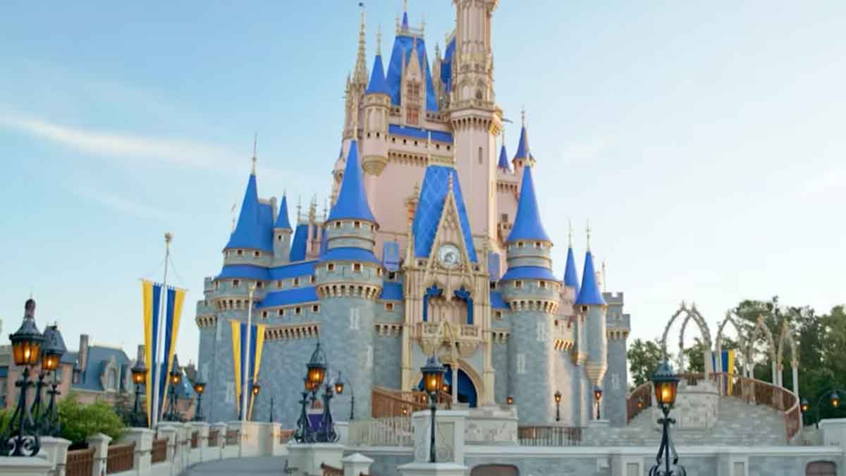 Magic Kingdom Hours (WDW) – Schedule, Tips and more