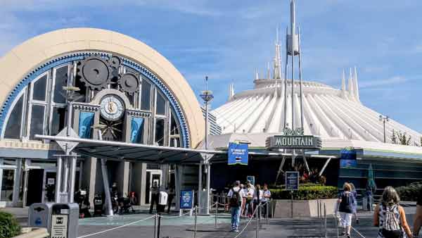 Disneyland's-Tomorrowland space mountain